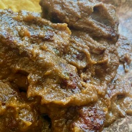 バルサミコで煮るから驚くほど柔らかい！スペアリブのストゥファート