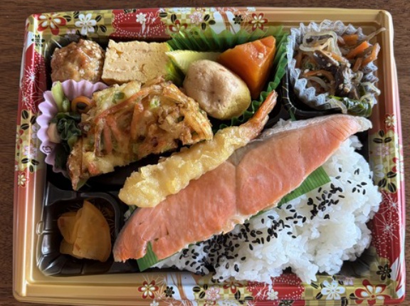 スーパーのお弁当