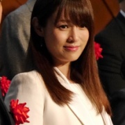 【画像】深田恭子さんがサーフボードに乗る姿、美しすぎる件...