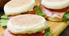 結構ボリューミー♪イングリッシュマフィンBLT