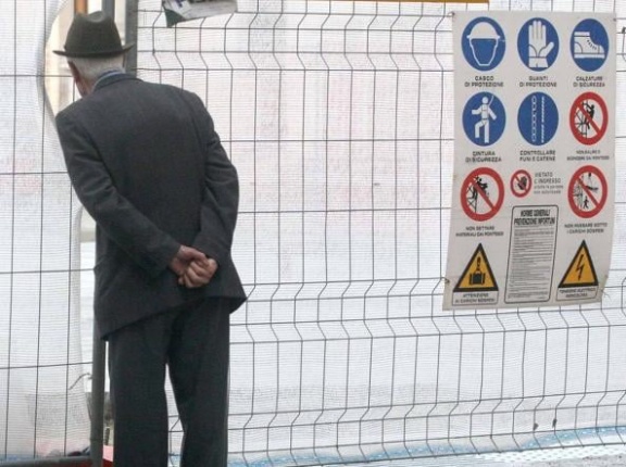 イタリア「お前らの国の年金生活者は何してるの？」日本「盆栽や将棋とかだ」