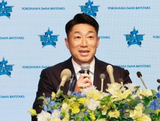 【悲報】DeNA相川新監督のフォローの中に怪しいやつがいるwww