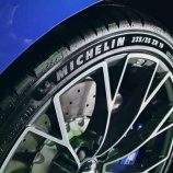 ��Golf8.5R�Υ�����򴹤򤵤���ĺ���ޤ������٤β���