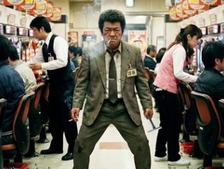 【悲報】とあるパチ屋さんのデカへその釘、なぜか内側を向いてしまう…