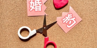 【悩み】彼と2年同棲し、一方的に婚約破棄された。しかし、私はまだ気持ちが残っており、復縁を望んでいる。別れた後もズルズルと関係が続き…