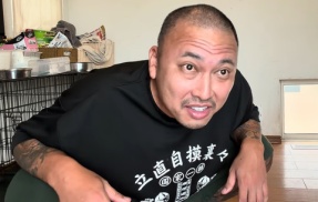 【悲報】タトゥー入れてるやつは99%馬鹿と批判した彫師さん、タトゥーを入れた3人組に襲撃されてしまう・・・（動画）