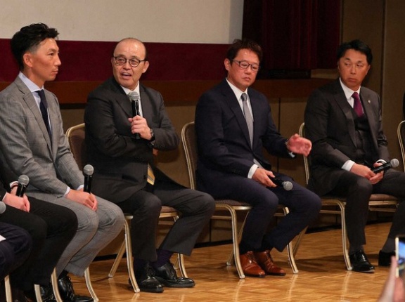 岡田彰布、弟子のDeNA藤浪、ヤクルト青柳に苦言を呈す「情けない。FAまで待てずにアメリカに行って、とっとと帰ってきて恥ずかしい」