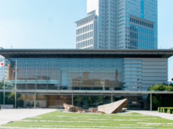 首相官邸の幹部｢日本は核兵器を保有すべき｣ 議論する必要があるとの認識示す