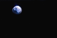 宇宙から撮った核実験の写真が怖すぎる。爆発の煙で地球が覆われとる