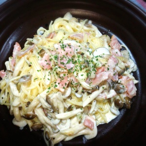 シメジとベーコンのクリームパスタ
