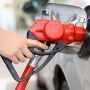 【悲報】ガソリン税の一時引き下げを当面先送りへ  政府「発動は現実的ではないと判断した」