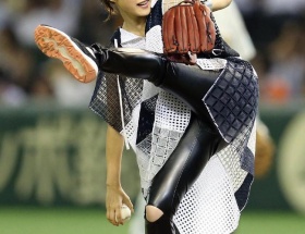 石原さとみのマサカリ投法がヤバイwwwwwwwww