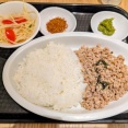 新宿駅東口の辛くないタイ料理「たいてん屋」で激安「ガパオライス（５４０円）とソムタム（２９０円）」