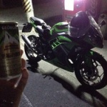 【画像】寒い時期のバイクに乗った後に飲む缶コーヒーｗｗｗ