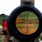 ミリオタ「狙撃する時片目閉じてるｗｗｗこの映画わかってねえはｗｗｗ」←これ