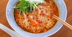 「かしましめし」（おかざき真里）のトマトみそラーメン