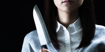 弟のフリン相手が何故か姉である私のところに凸してきた。お腹大きいしボロボロ泣き出したので、弟に連絡を取ると席を離れようとした瞬間、背後から包丁が…