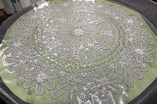 イタリア　リカミベロニカのボビンレース　額装品 memories ボビンレース テーブルセンター F6872490 約36×70cm