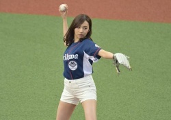 【乃木坂46】足がｗ 新内眞衣さんのこの画像、ダサいけどすこｗｗｗｗｗ