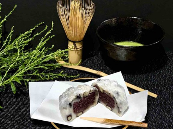 セブン新作「ごろっと塩豆大福」実食レビュー｜赤えんどう豆たっぷりの贅沢食感と十勝産つぶあんの絶妙バランス