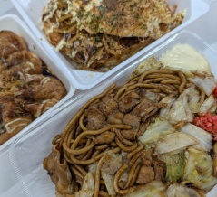 西院駅前「じゃんぼ總本店」の【たこ焼き、焼きそば、モダン焼き】を「Ubereats」で注文した