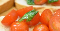 間違いない味♪トマトとバジルのブルスケッタ