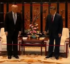 習近平＞トランプ　伸縮自在の身長