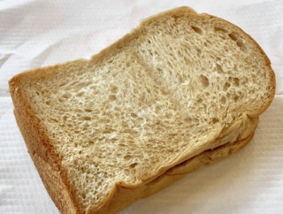 田辺「パン工房 カワの紀州梅バーガー＆生クリームサンド」他