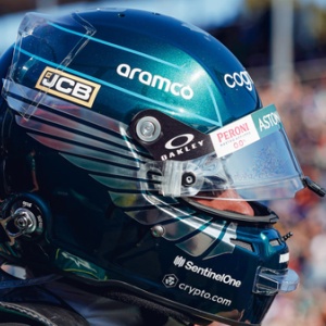 カルロス・サインツ、モンツァ仕様のヘルメット : F1通信jp
