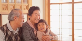 トメが娘(1歳)に何されても怒らないから娘がどんどんわがままになる気がして不安。義両親もちゃんと叱ってほしい