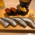 外国人「こういう銀色の魚の寿司が一番美味しいと思う、自分は変わり者かな？」