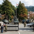 自衛官ら「金欠で」空き家に入ったら金のインゴット(100g)、換金したら248万円になった！