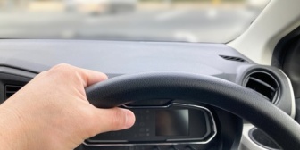 妻が飲み会の度に駅まで迎えに来てもらうんだけど、時間を正確に伝えてこない。迎えに行かないと飲酒運転（自転車）すると脅されている…