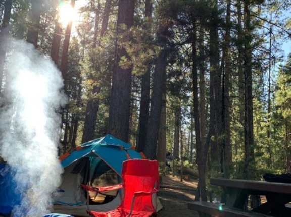 【画像】ソロキャンプに来てるんだが土砂降りｗｗｗｗｗｗｗｗｗ