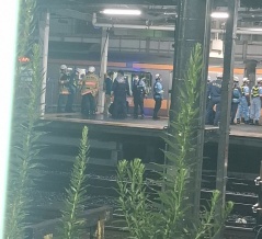「ストレッチャー搬送の緊迫現場」中央線 荻窪駅で人身事故 2025.10.26