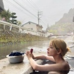 【超画像】美人インスタグラマーさん、露天風呂に入るも〇ク見えしてしまう・・・