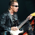 長渕剛が「スッキリ」生出演！ＴＯＫＩＯに楽曲提供＆セルフカバーの「青春」弾き語り！ 	