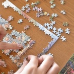 【大晦日の過ごし方】根気と老眼鏡が必要！？紅白歌合戦を観ながら家族4人で極小ジグソーパズル(*´∇｀*)