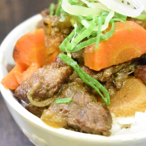 栄養バランスよし♪野菜ごろごろ牛丼