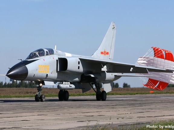自衛隊機に超接近した中国軍戦闘爆撃機JH-7…これまでに約270機生産！