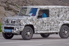ジムニー「5ドア仕様」初スクープ！ハイブリッド採用の可能性も