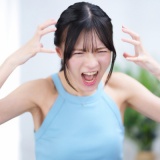 【画像】女子「いやあああああああ！！！！！男がロキソニン持ってるウゥウウウーーー！！！！！」→