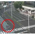 “猛スピード”黒のセダン吹き飛び側面大破カーブ曲がり切れず衝突か防犯カメラが捉える 周辺で大渋滞招く　仙台