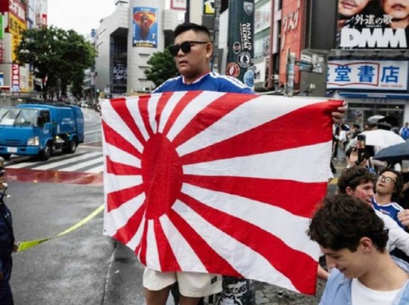 図に乗った韓国人教授、日本がアジア大会で旭日旗で応援したら世界的に追い込みをかけると主張