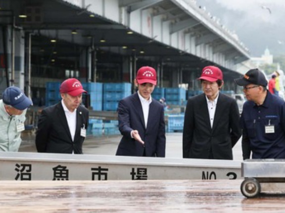 秋篠宮殿下と悠仁さま　気仙沼漁港魚市場と済生会陸前高田診療所ご訪問