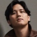【悲報】大谷翔平さん、このタイミングでHUGO BOSSの新作コート姿を披露してしまう