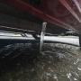 【便利】豪雨で車の中が浸水した人必見、座席の意外な所から「水抜き穴」があるぞ！　場所と抜き方はこちら！