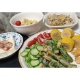 晩御飯：海老の大葉巻き天ぷら、もやし炒め、冷奴、ポテサラ