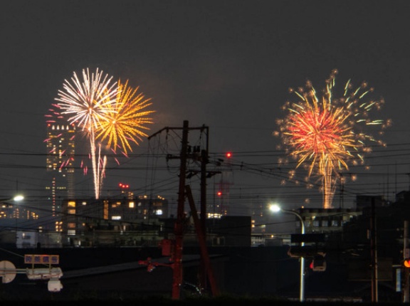 さっき高槻からドリカム夏祭りの花火みえてた