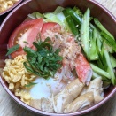 夏野菜たっぷりのサラダうどん